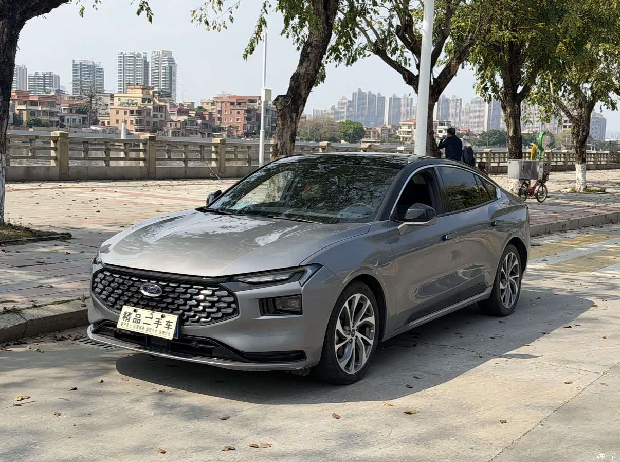 Ford Mondeo, 2022 3