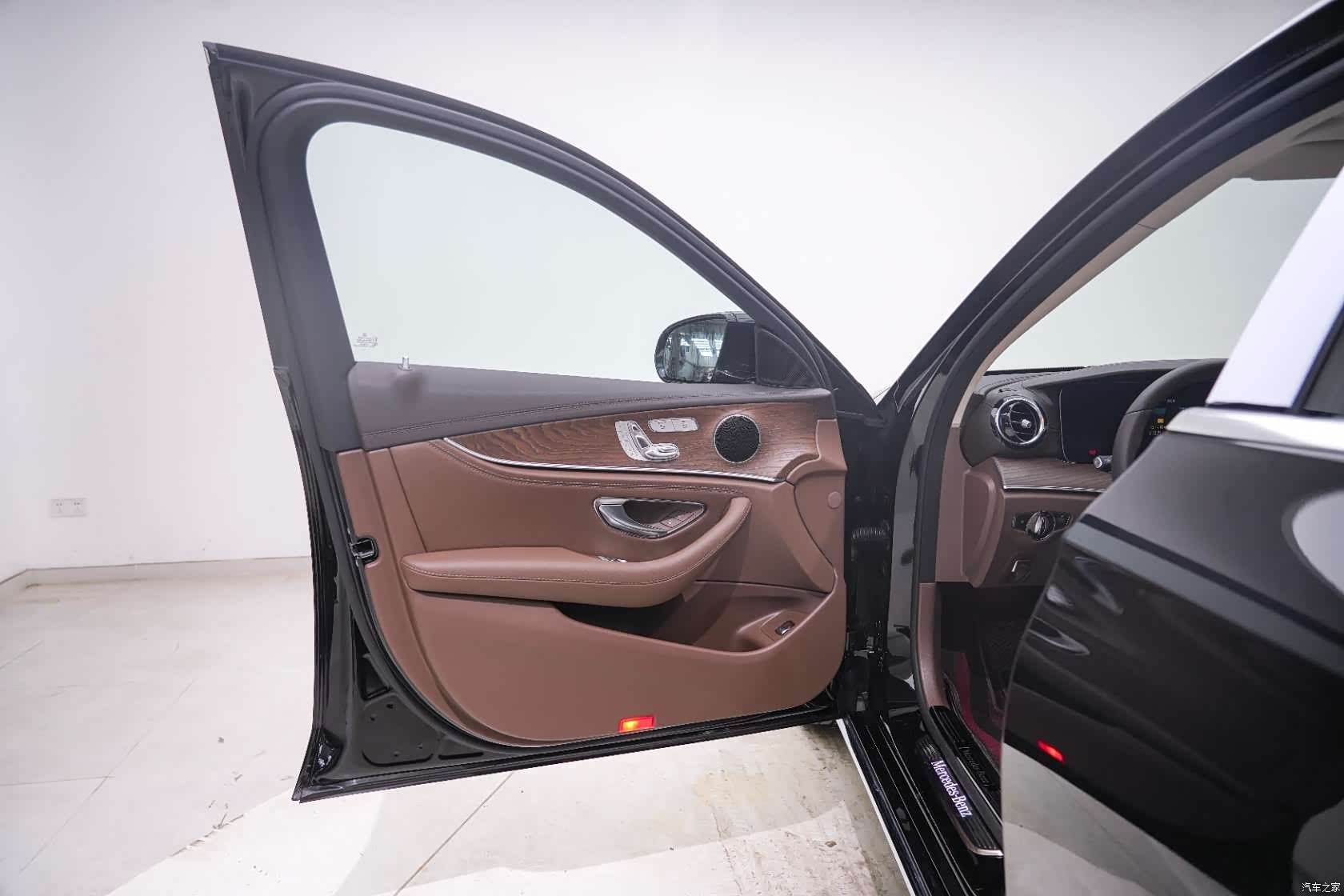 Mercedes-Benz E-Class, 2023 12