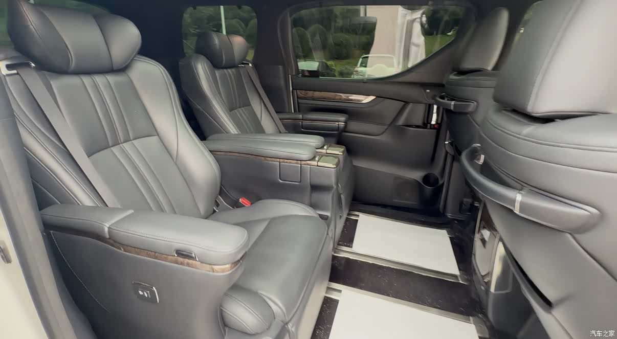 Toyota Alphard, 2019 4