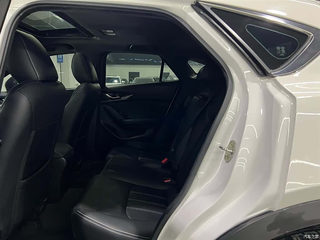 Mazda CX-4, 2022 10