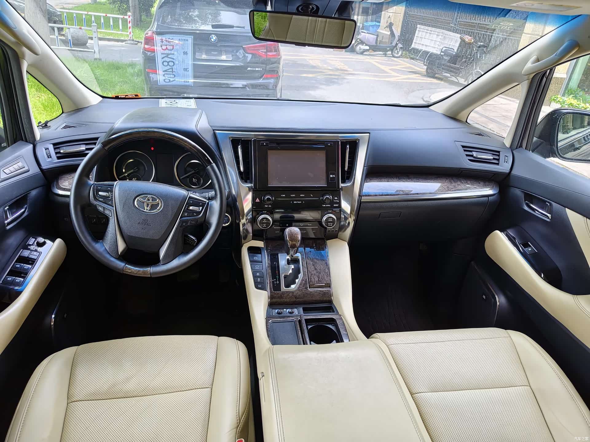 Toyota Vellfire, 2019 10