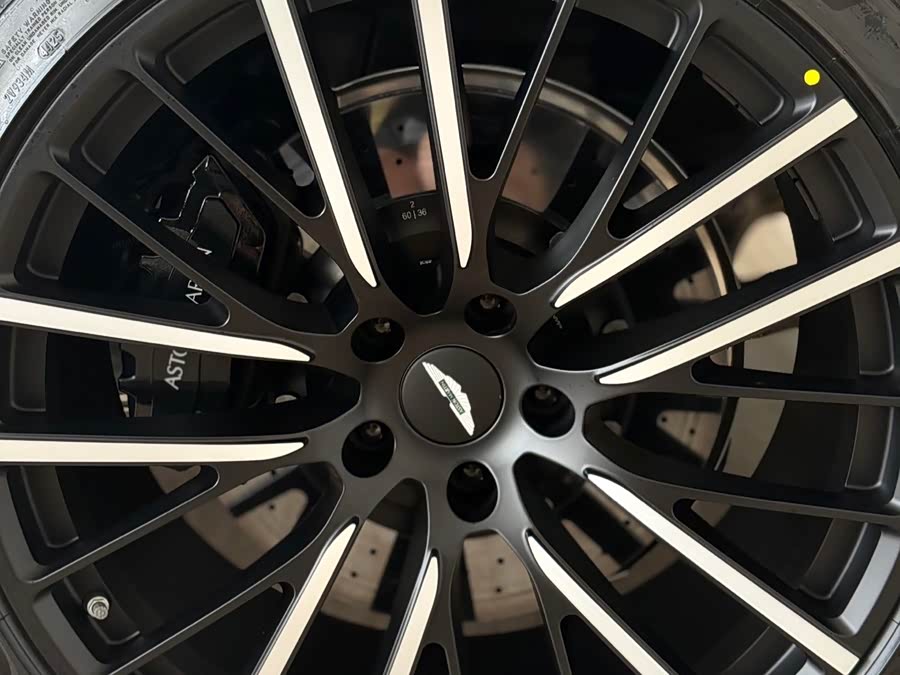 Aston Martin DBX 2026, фото 5