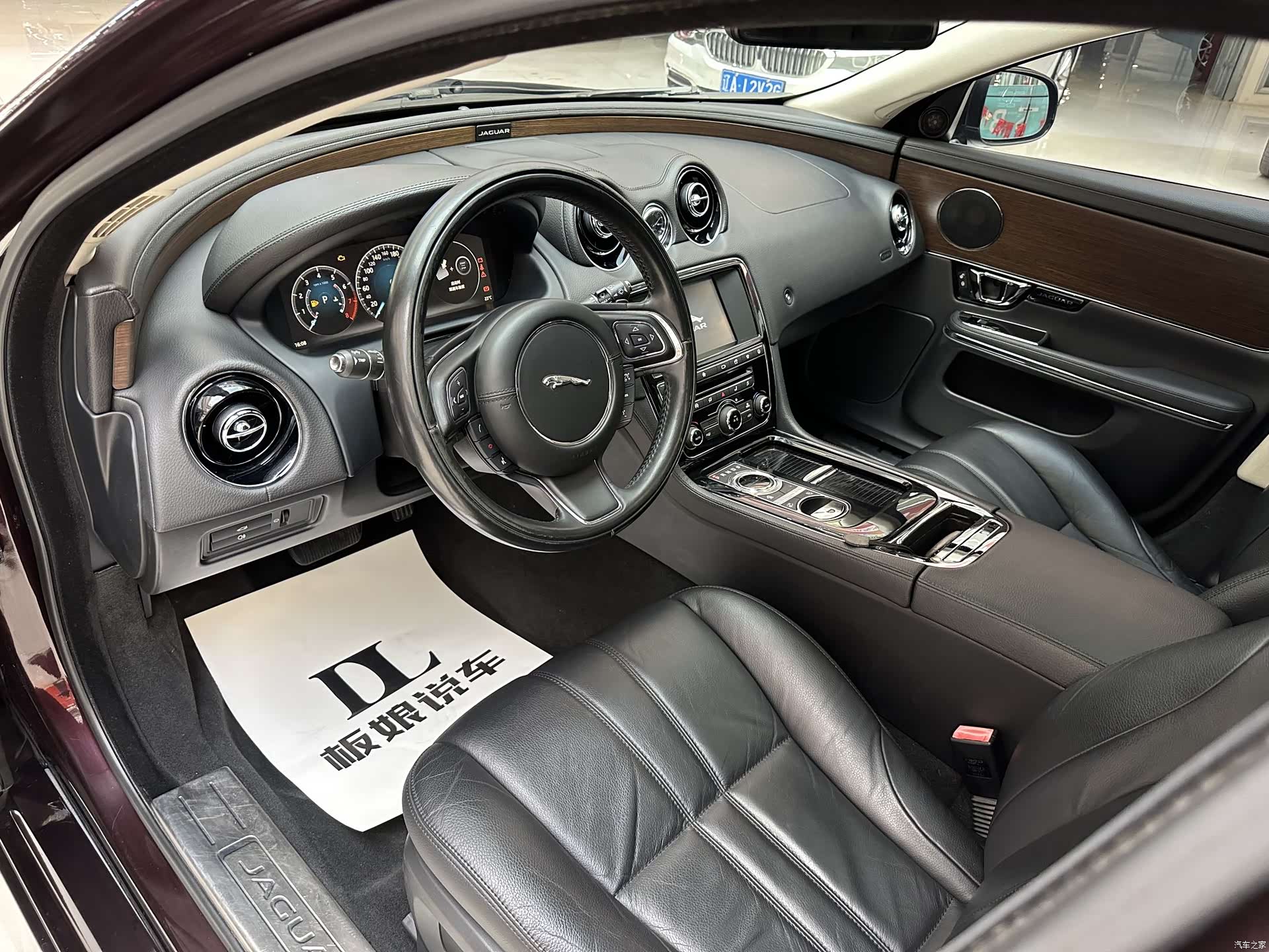 Jaguar XJ, 2018 все фото