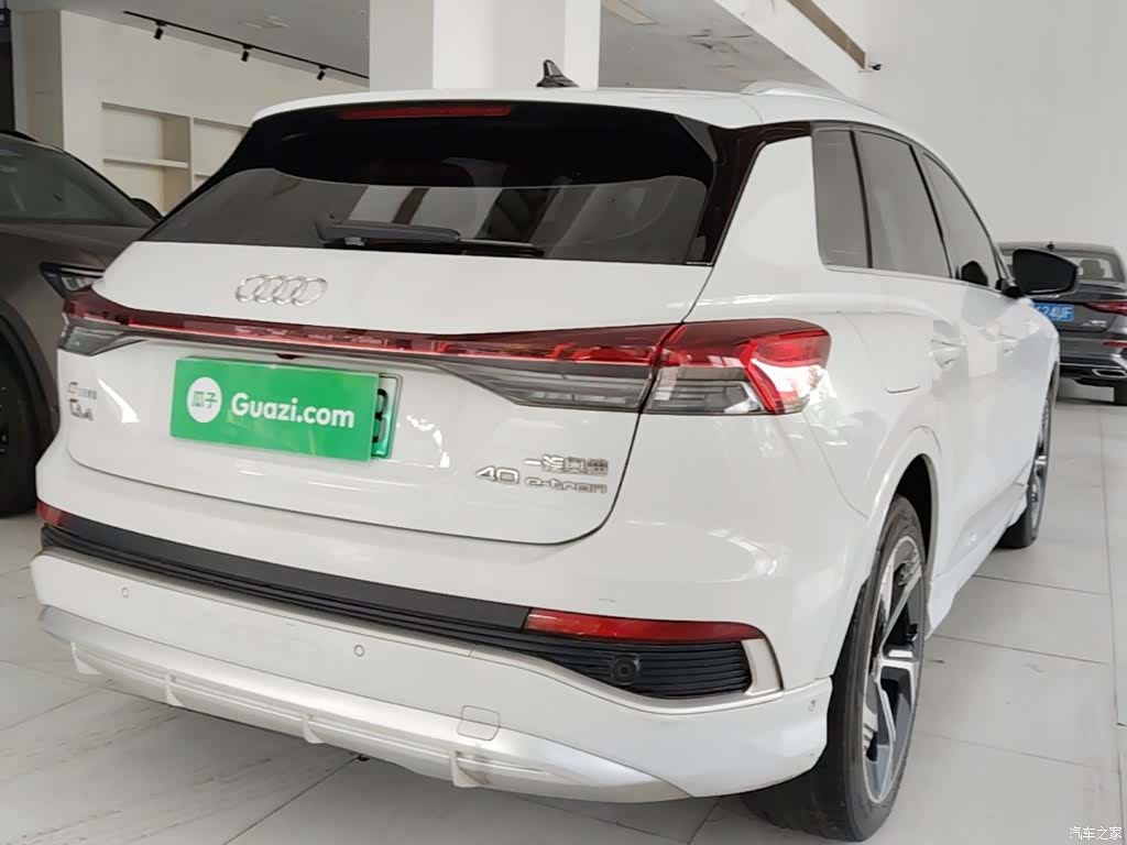 Audi Q4 e-tron, 2023 все фото
