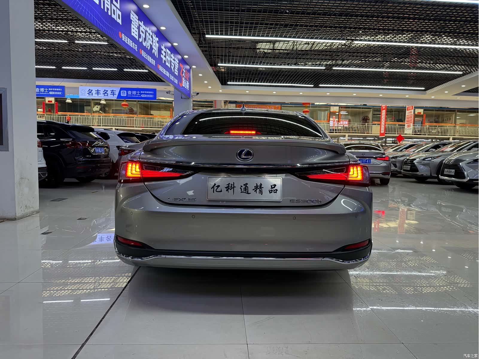 Lexus ES, 2019 4