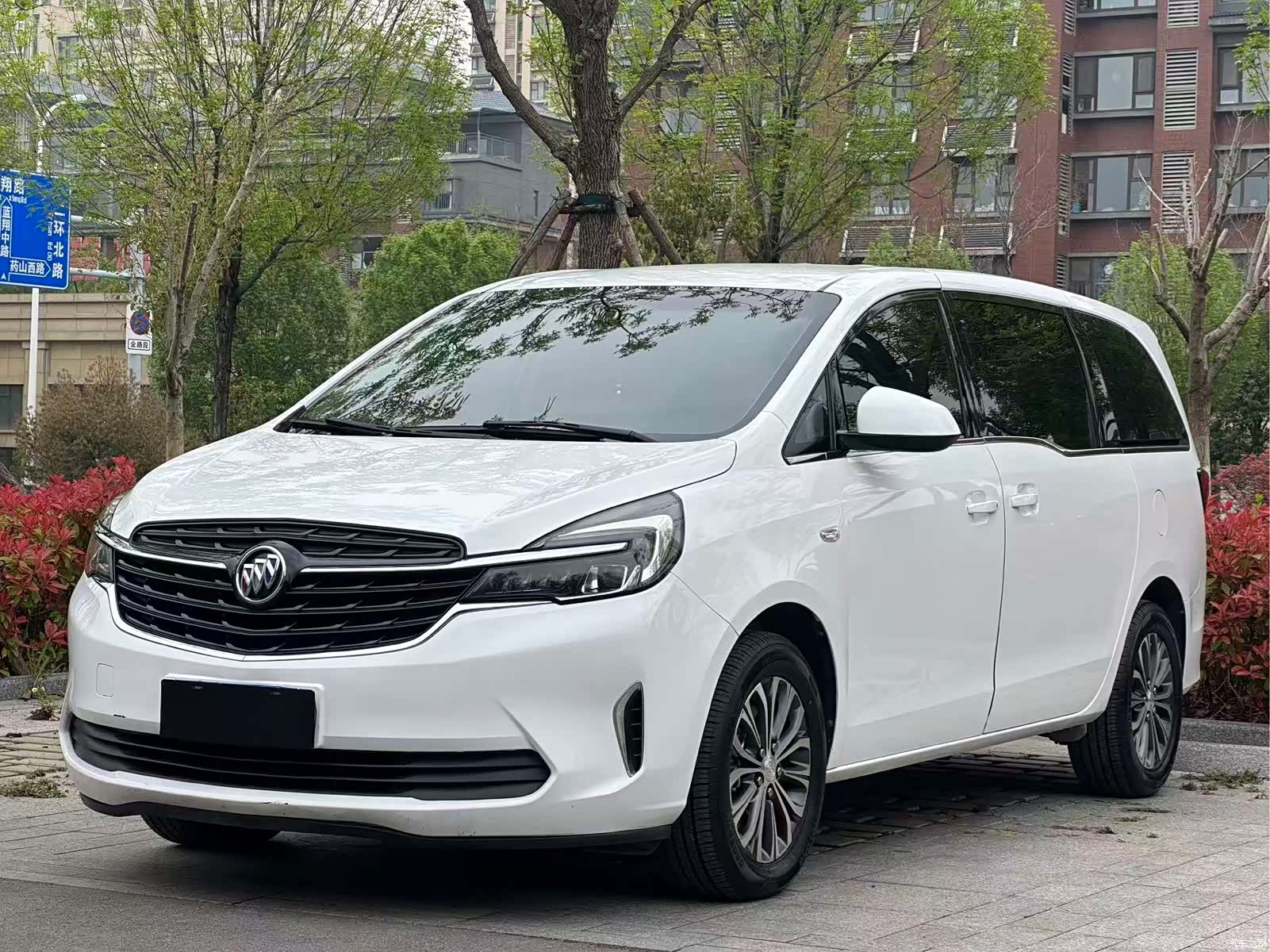 Buick GL8, 2021 3