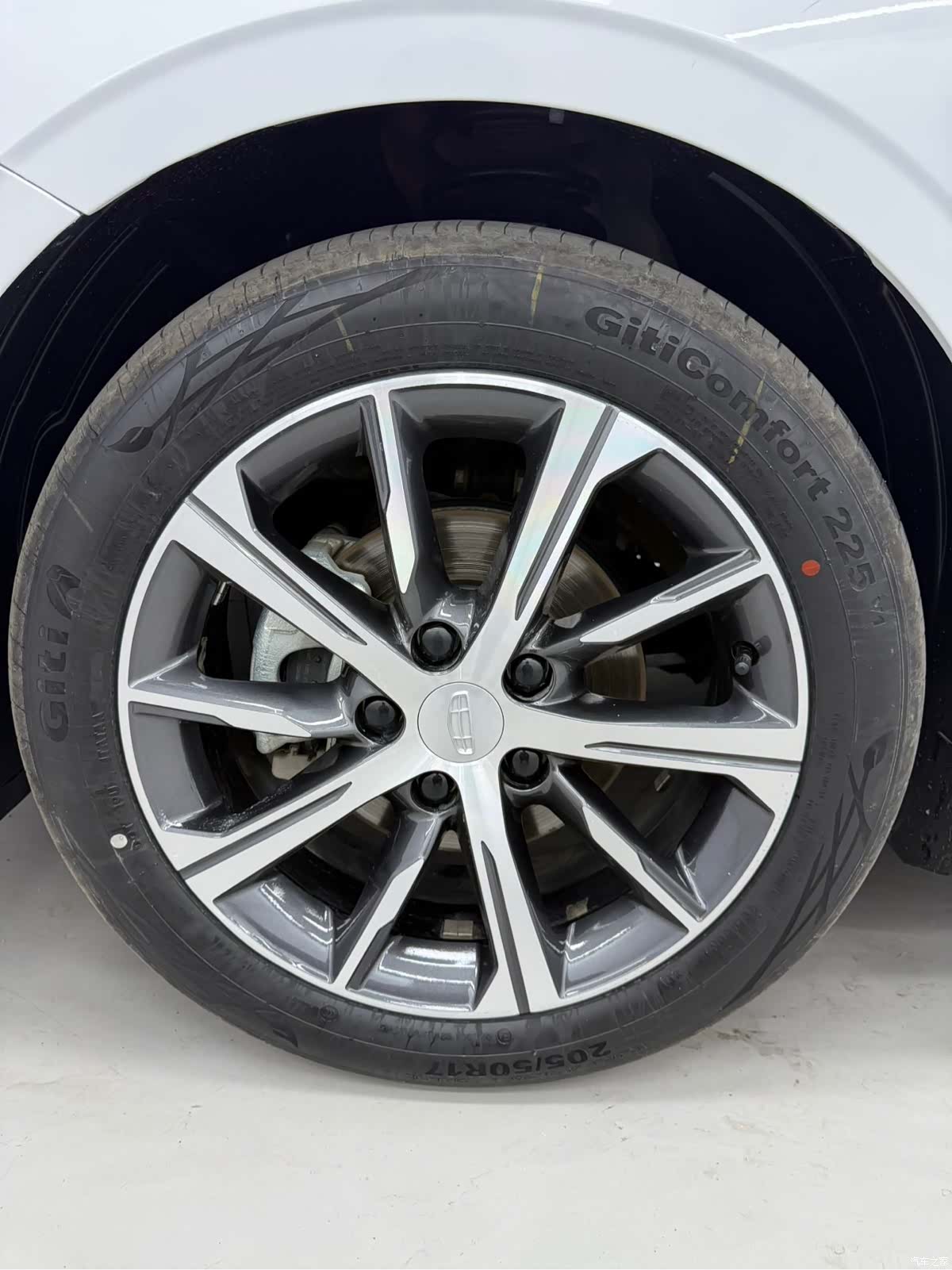 Geely Emgrand, 2022 19