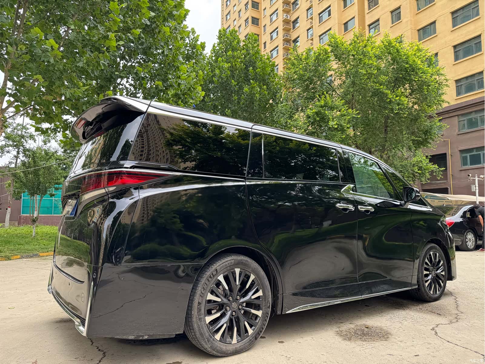 Toyota Vellfire, 2024 6