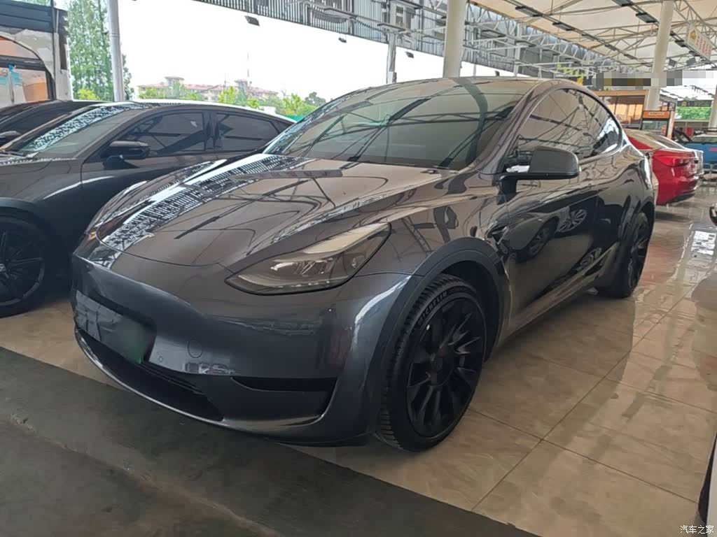 Tesla Model Y, 2023 1
