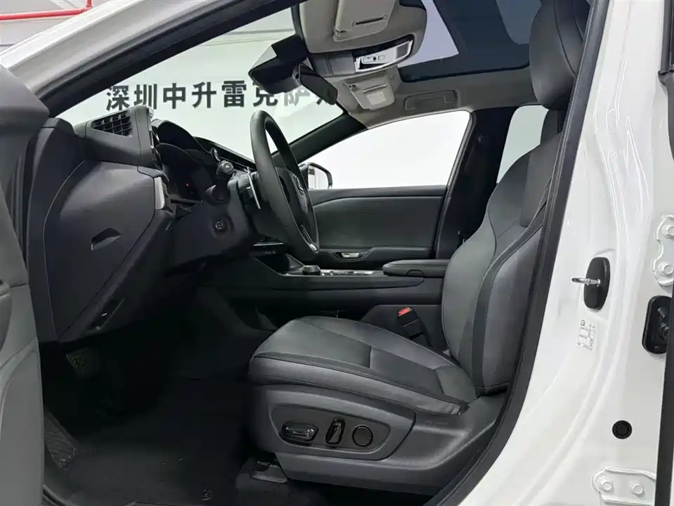 Lexus RZ