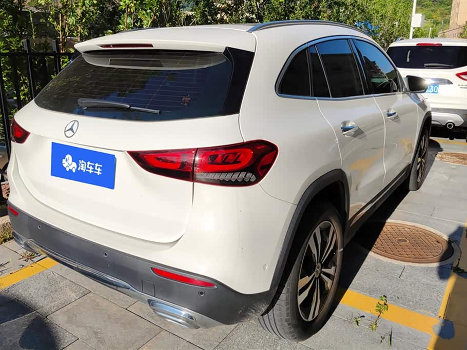 Mercedes-Benz GLA Mercedes-Benz GLA