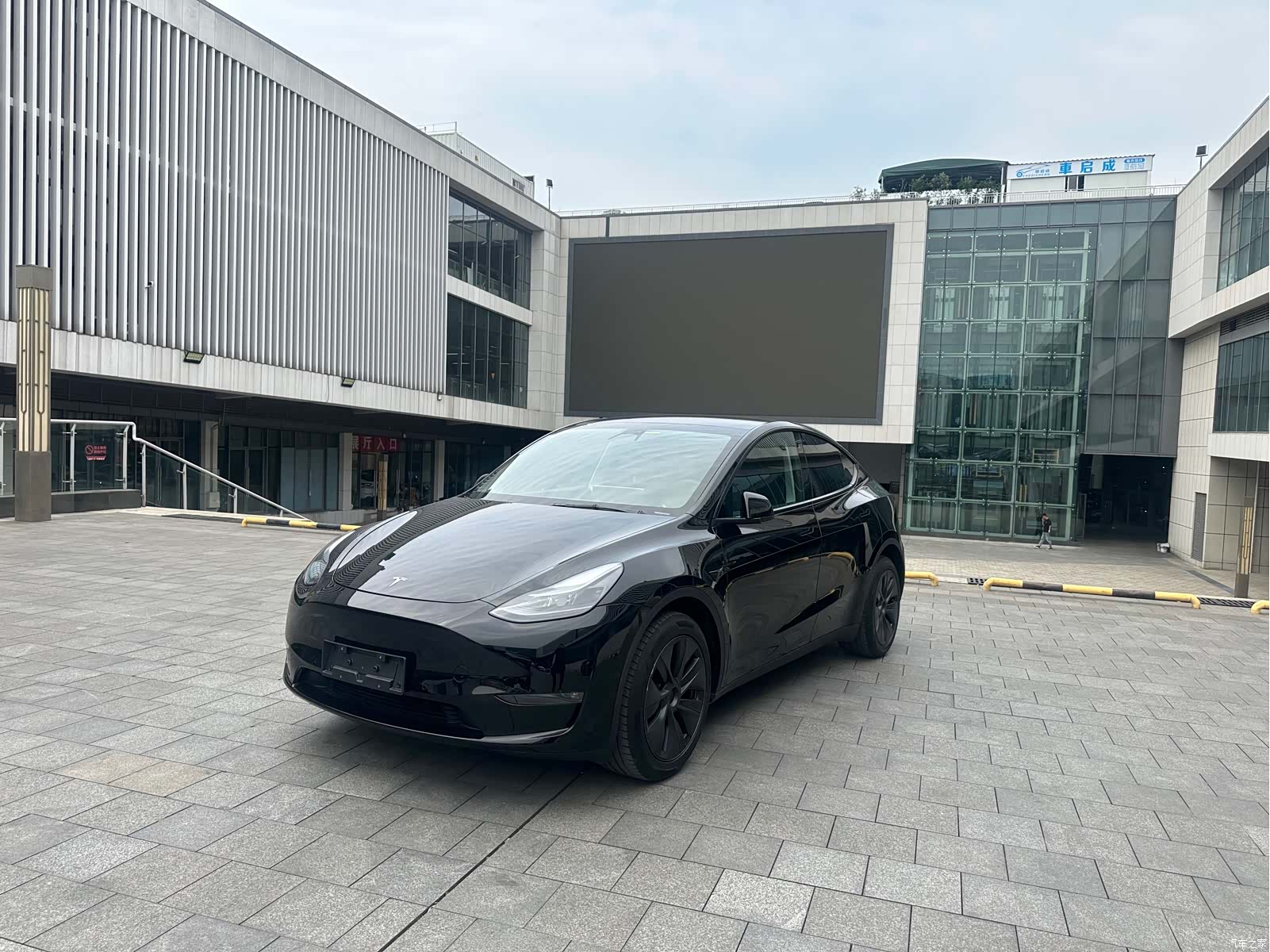 Tesla Model Y, 2024 1