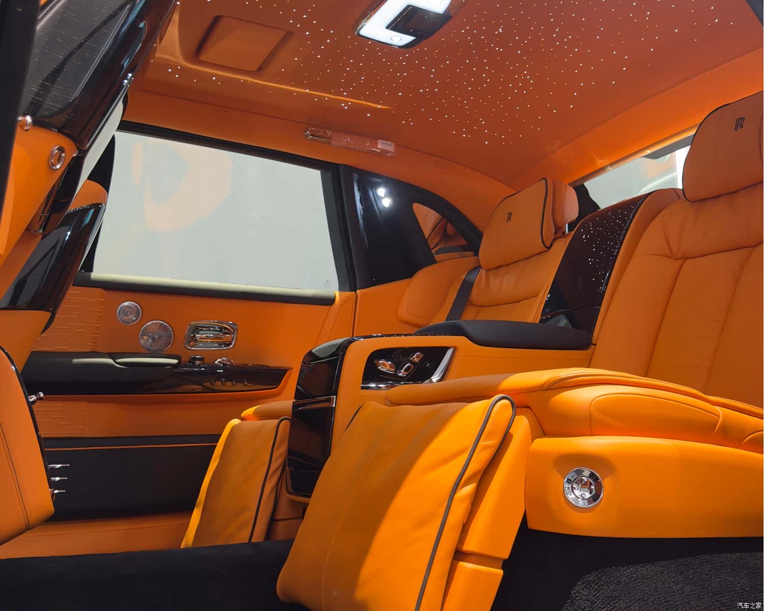 Rolls-Royce Phantom, 1900 9