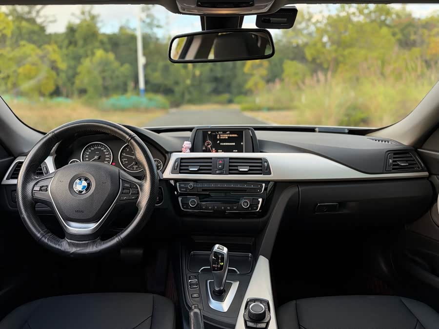 BMW 3 Series GT 2017, фото 13
