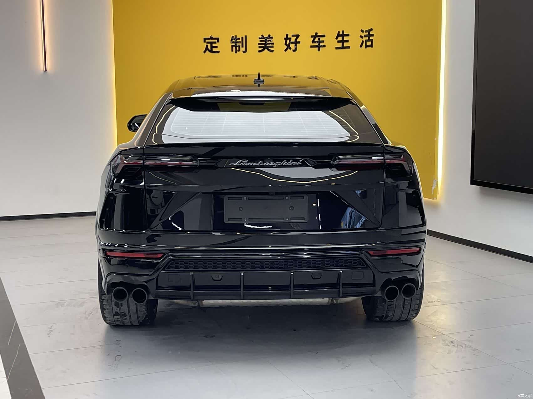Lamborghini Urus, 2023 6