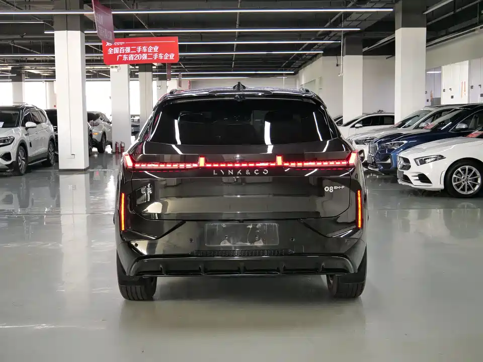 Lynk & Co 08 EM-P