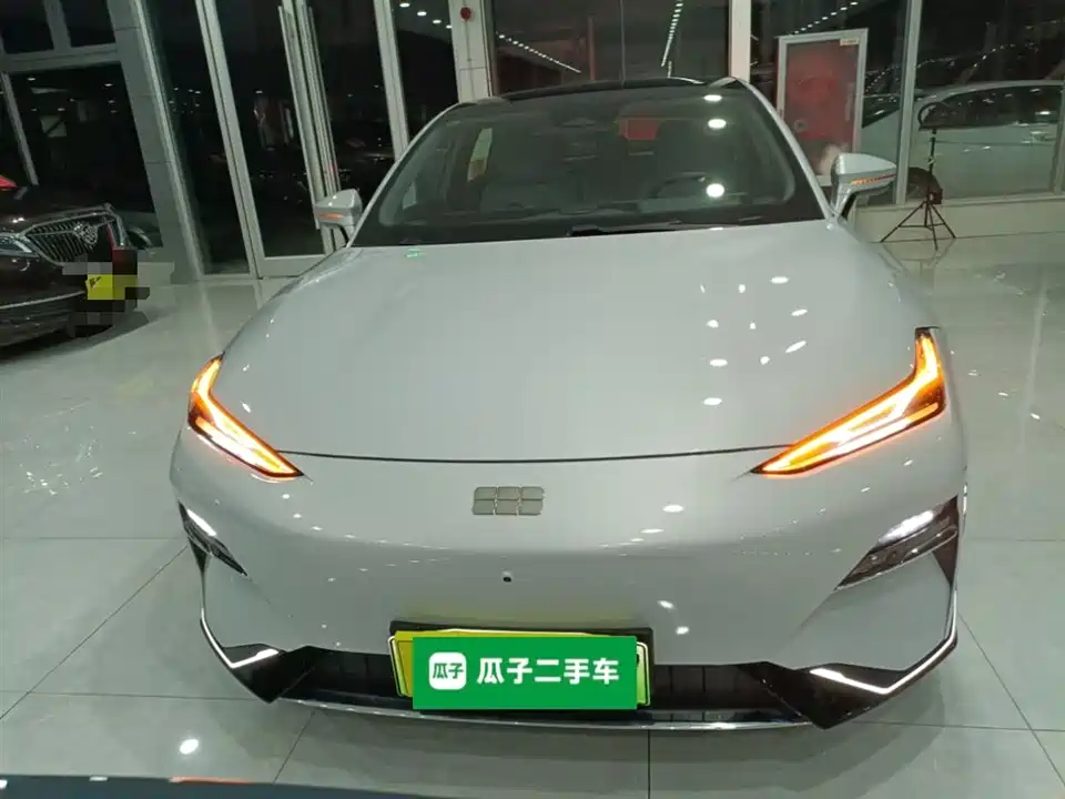 Geely Galaxy Galaxy E8