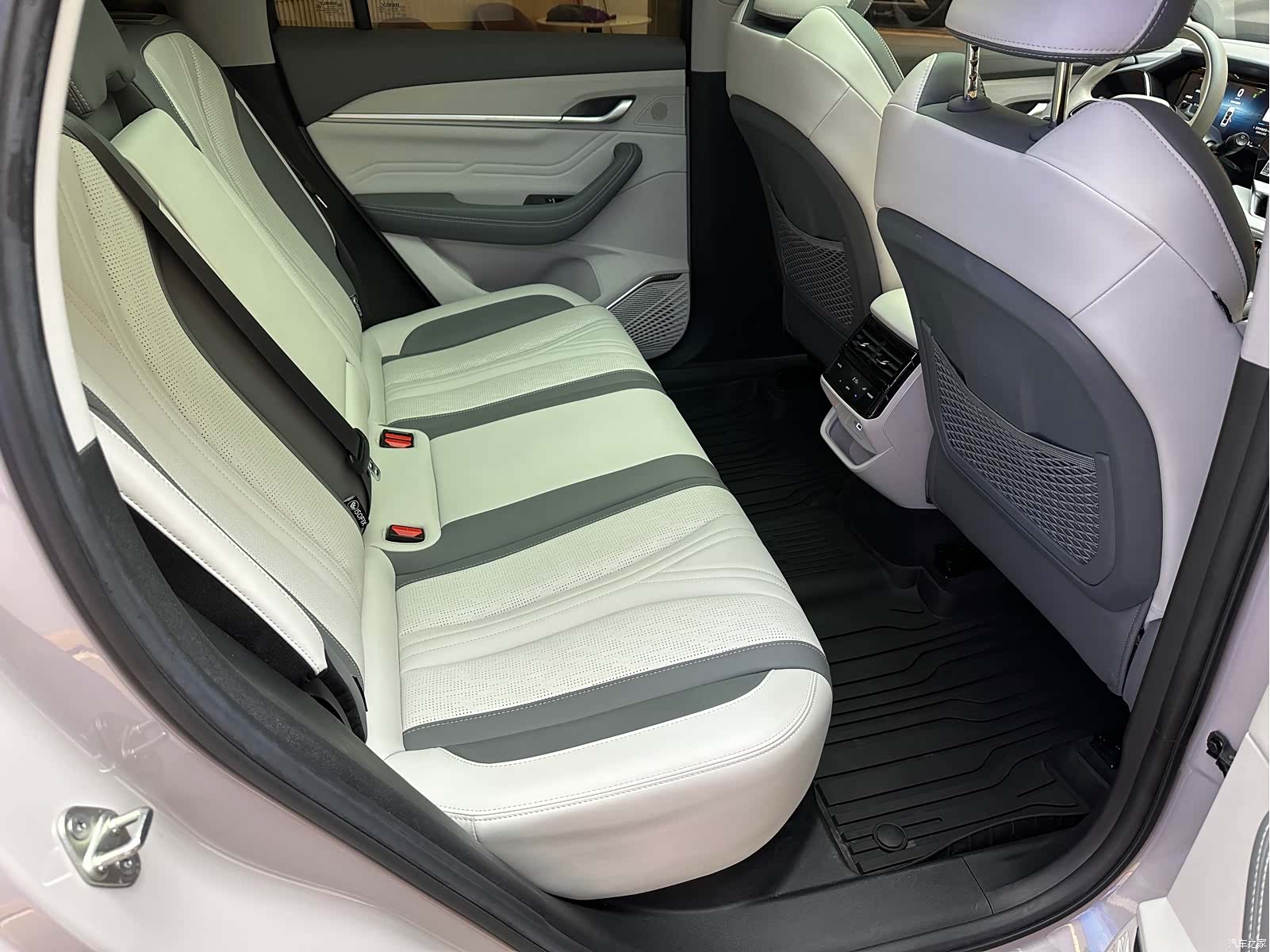 Geely Xingyue L, 2025 10