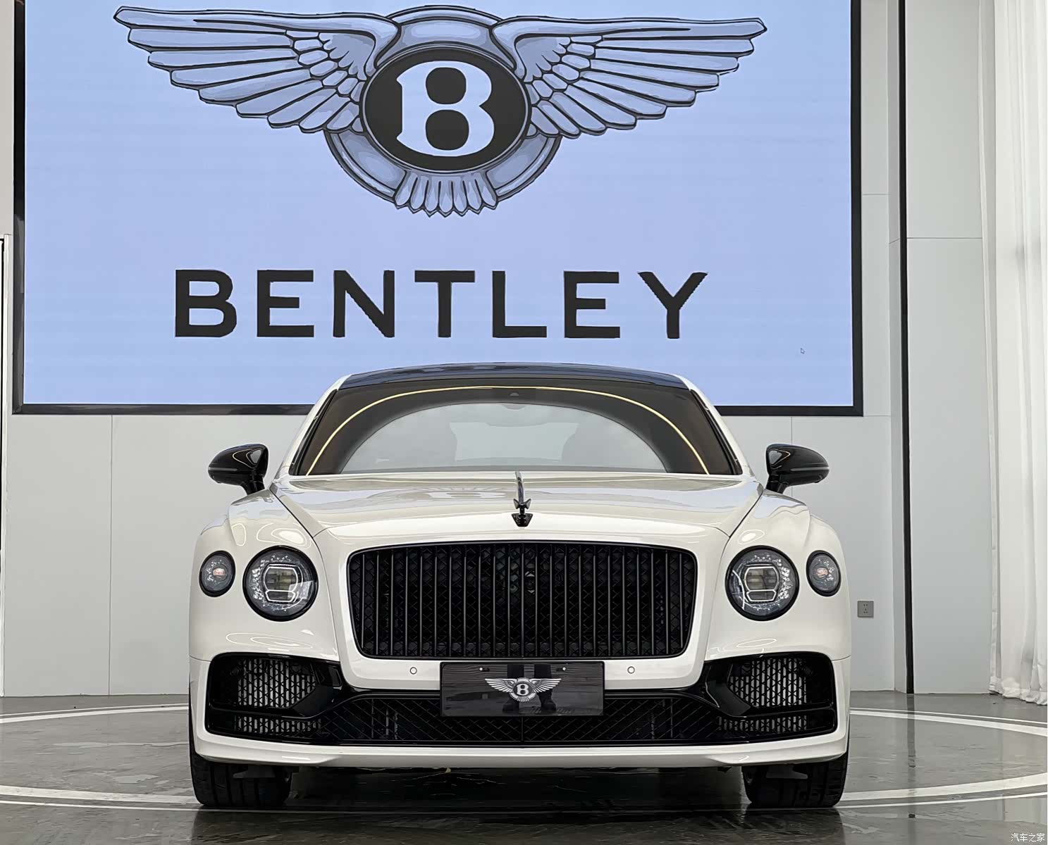 Bentley Flying Spur, 2022 3