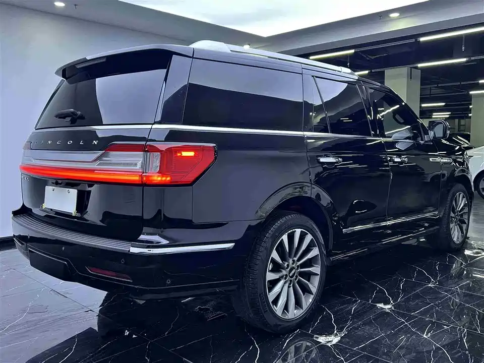 Lincoln Navigator