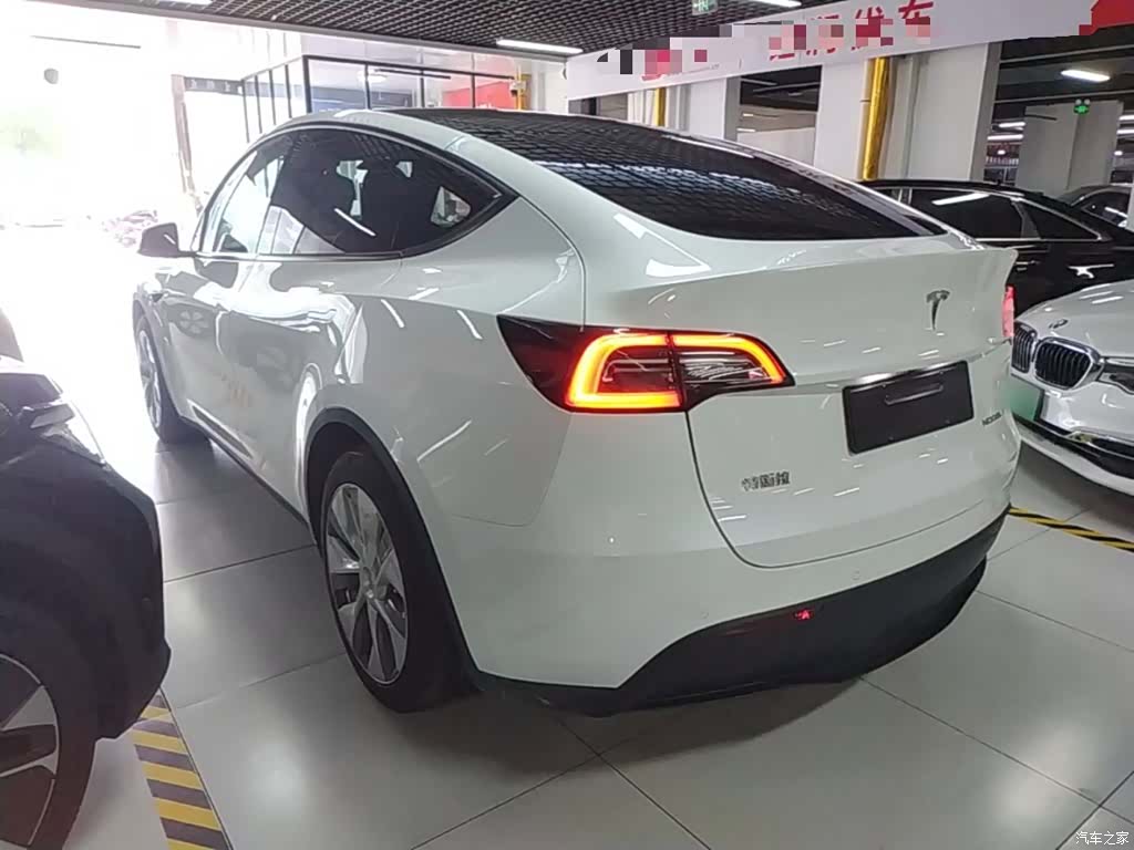 Tesla Model Y, 2022 все фото