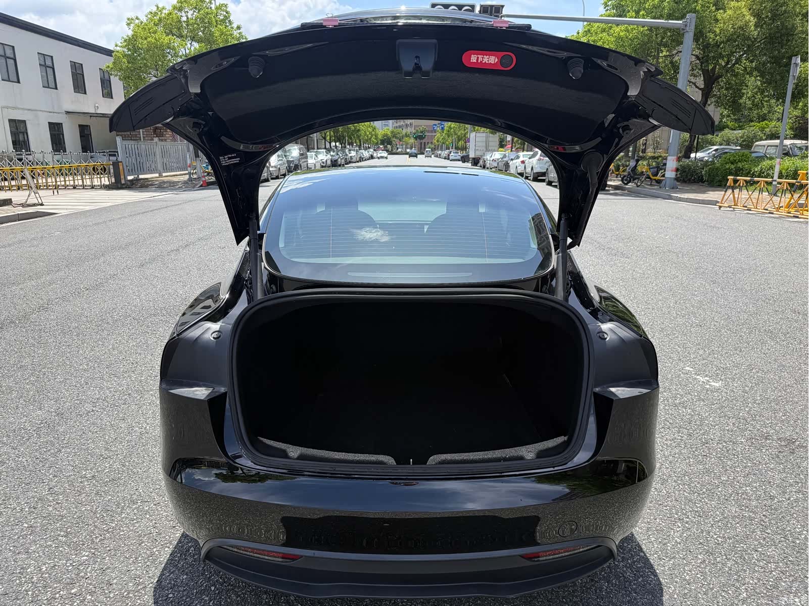 Tesla Model 3, 2025 16