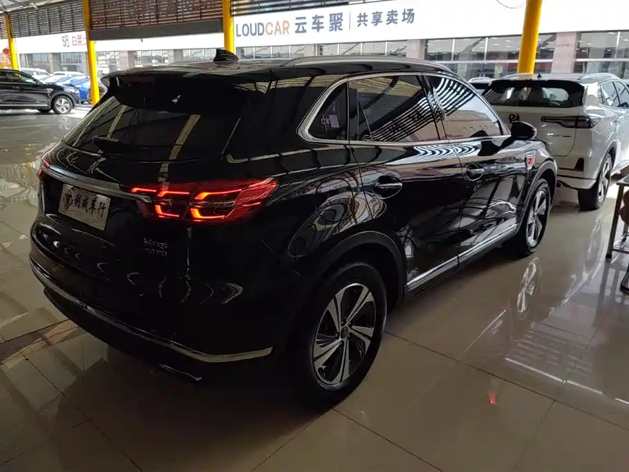 Hongqi HS5