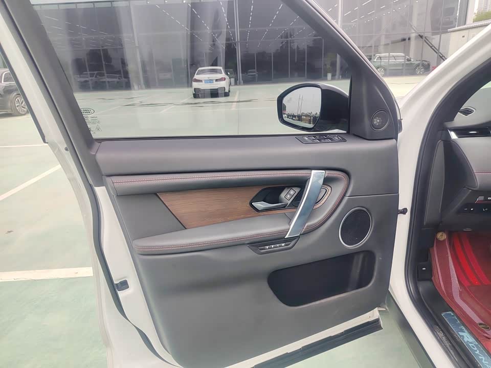 Land Rover Discover sources for sports