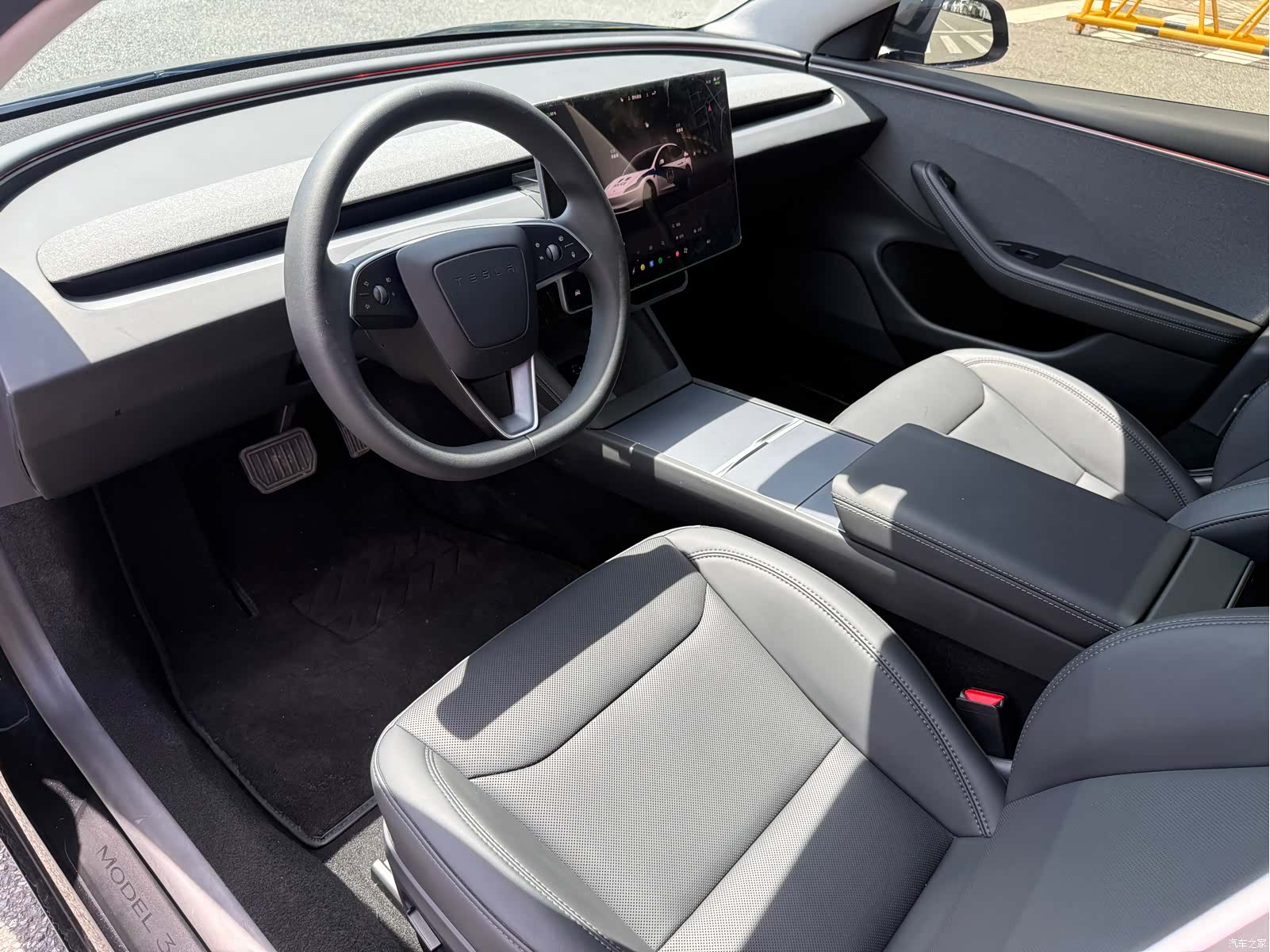 Tesla Model 3, 2025 8