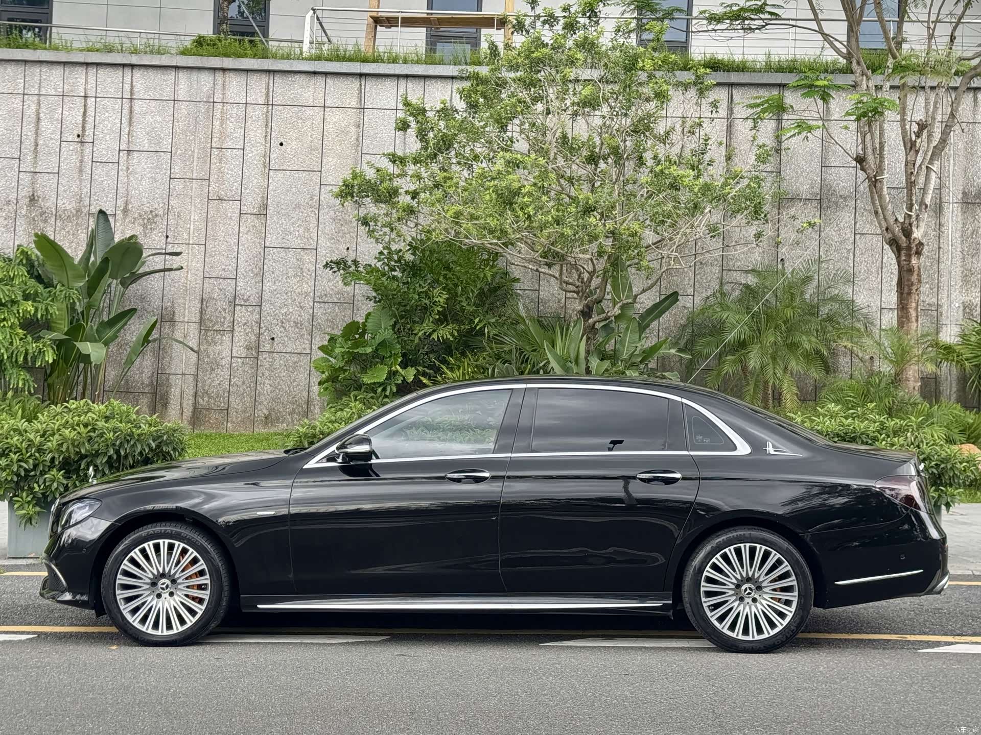 Mercedes-Benz E-Class, 2020 3