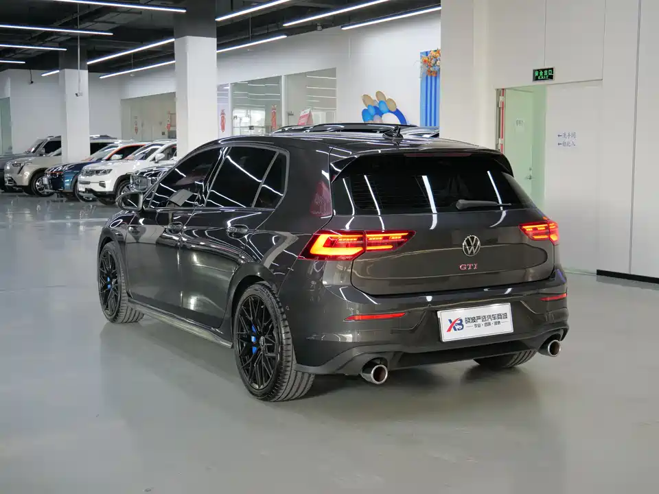 Volkswagen Golf GTI