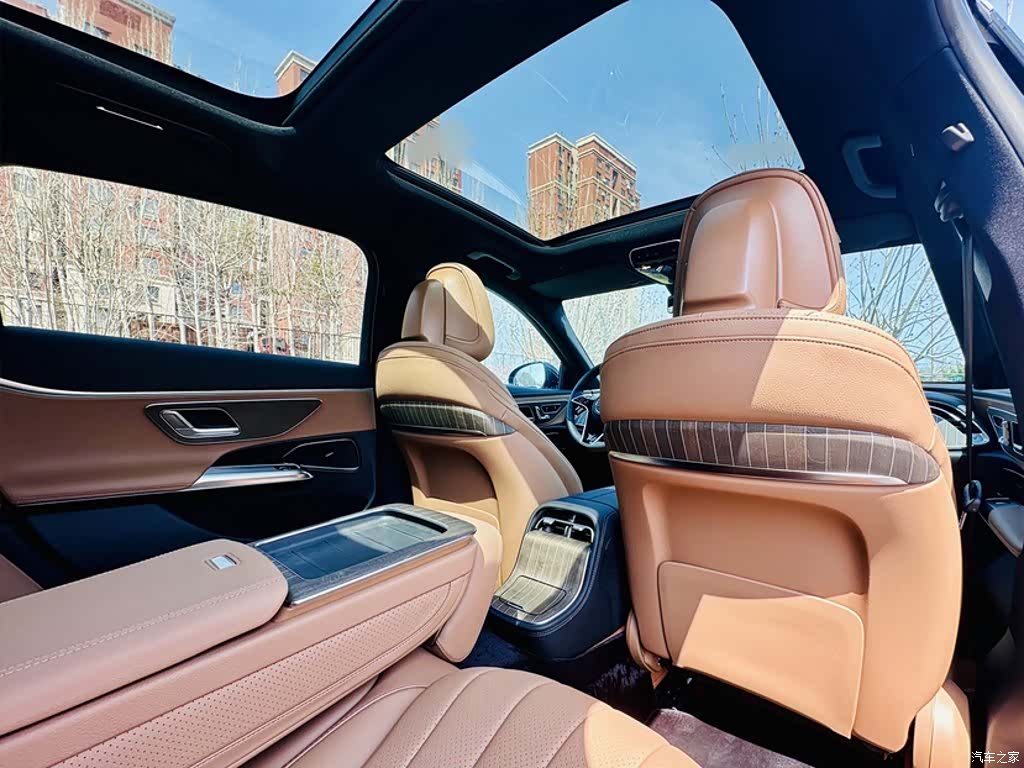 Mercedes-Benz E-Class, 2025 14
