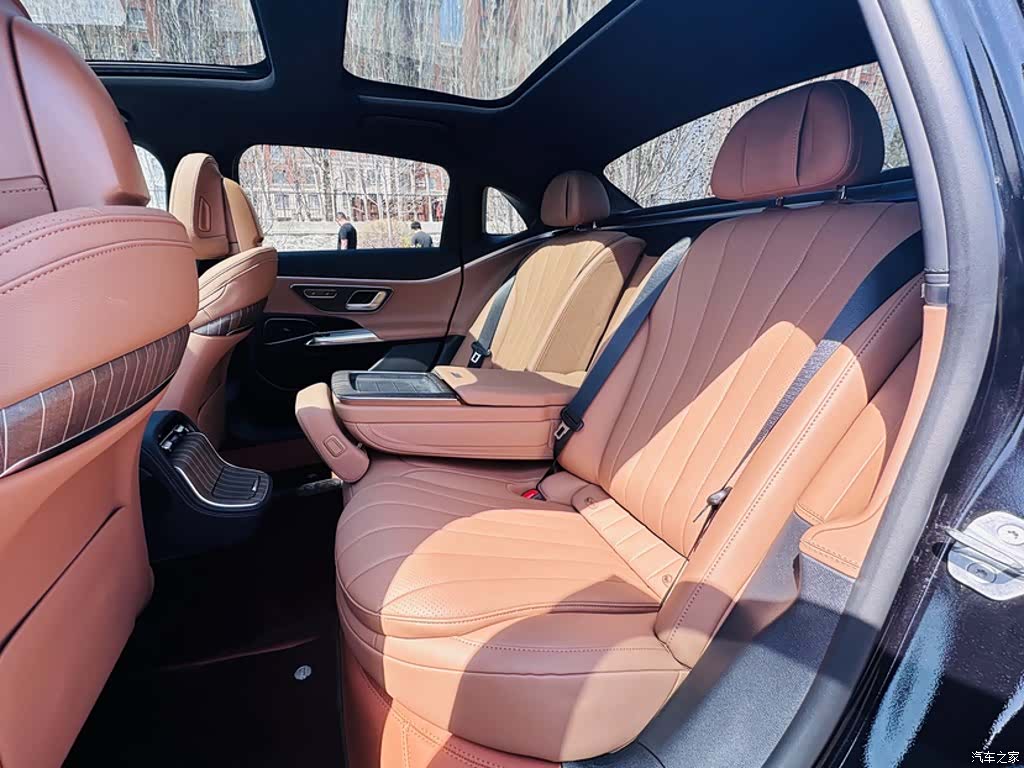 Mercedes-Benz E-Class, 2025 15