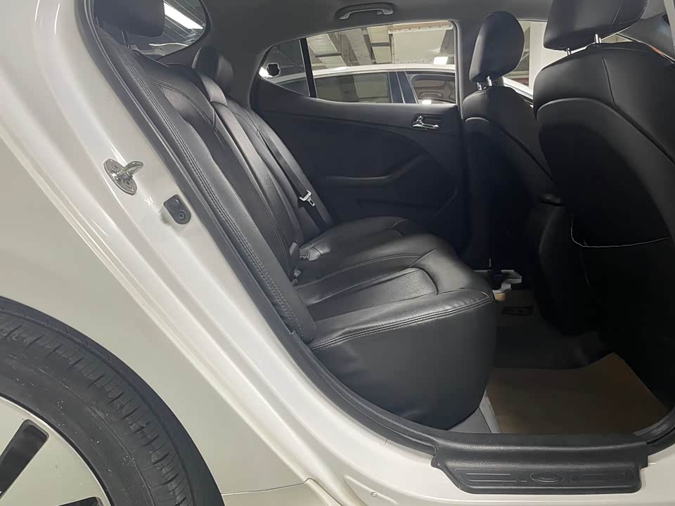 Kia K5 Kia K5
