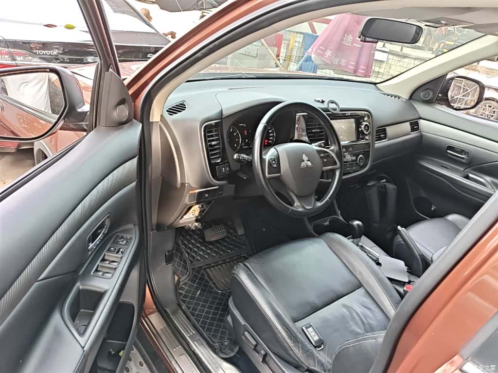 Mitsubishi Outlander, 2015 16