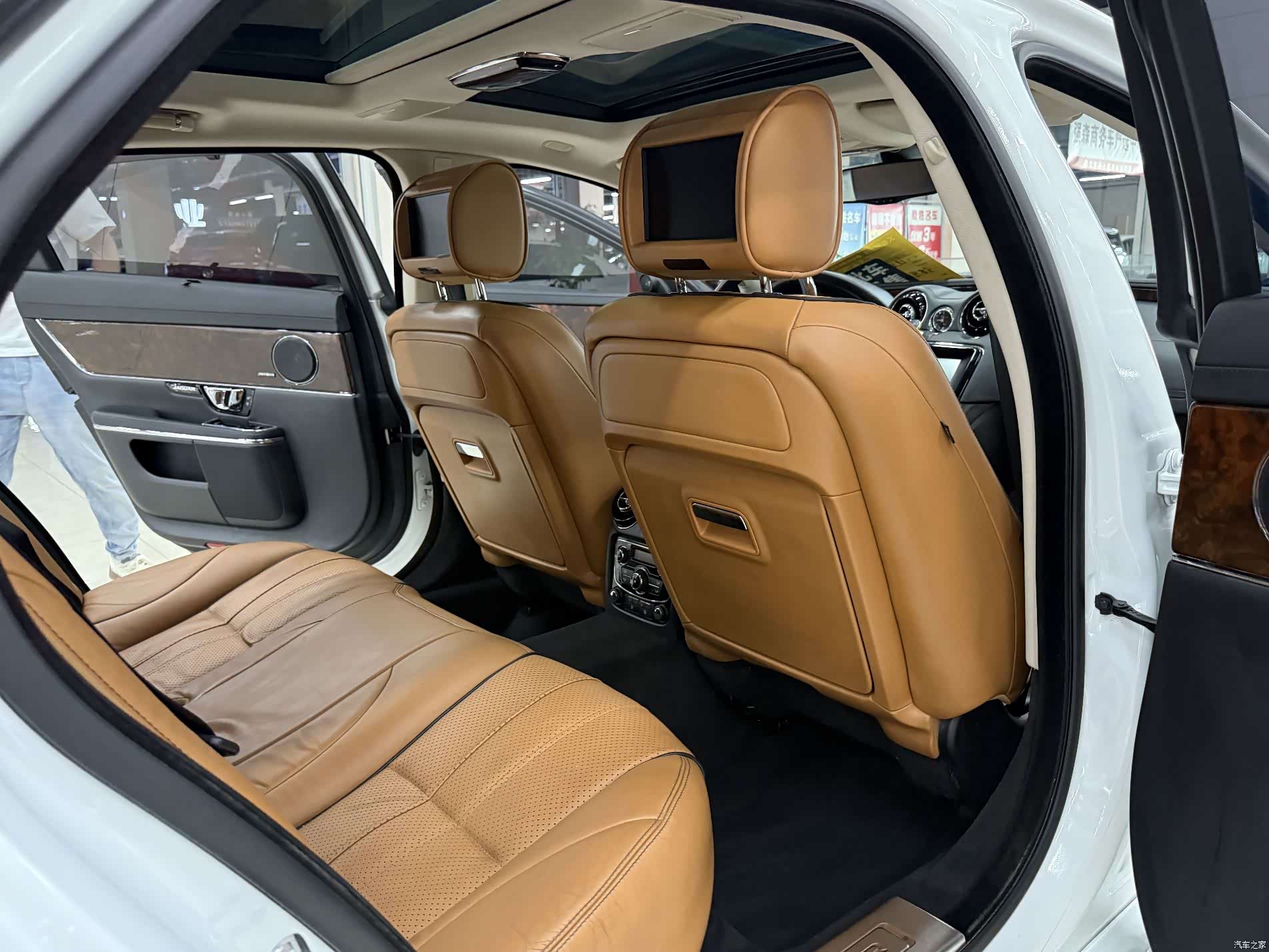 Jaguar XJ, 2015 11