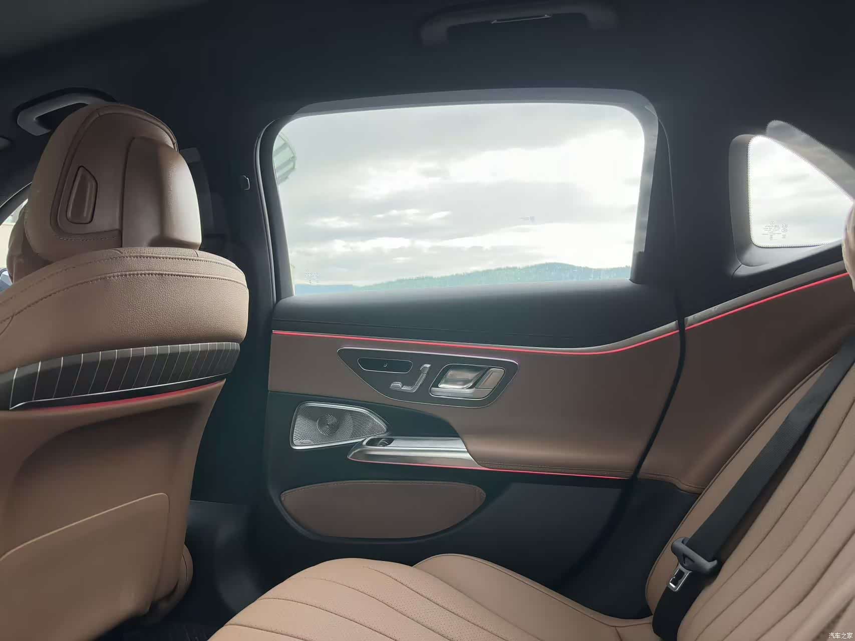 Mercedes-Benz E-Class, 2025 21