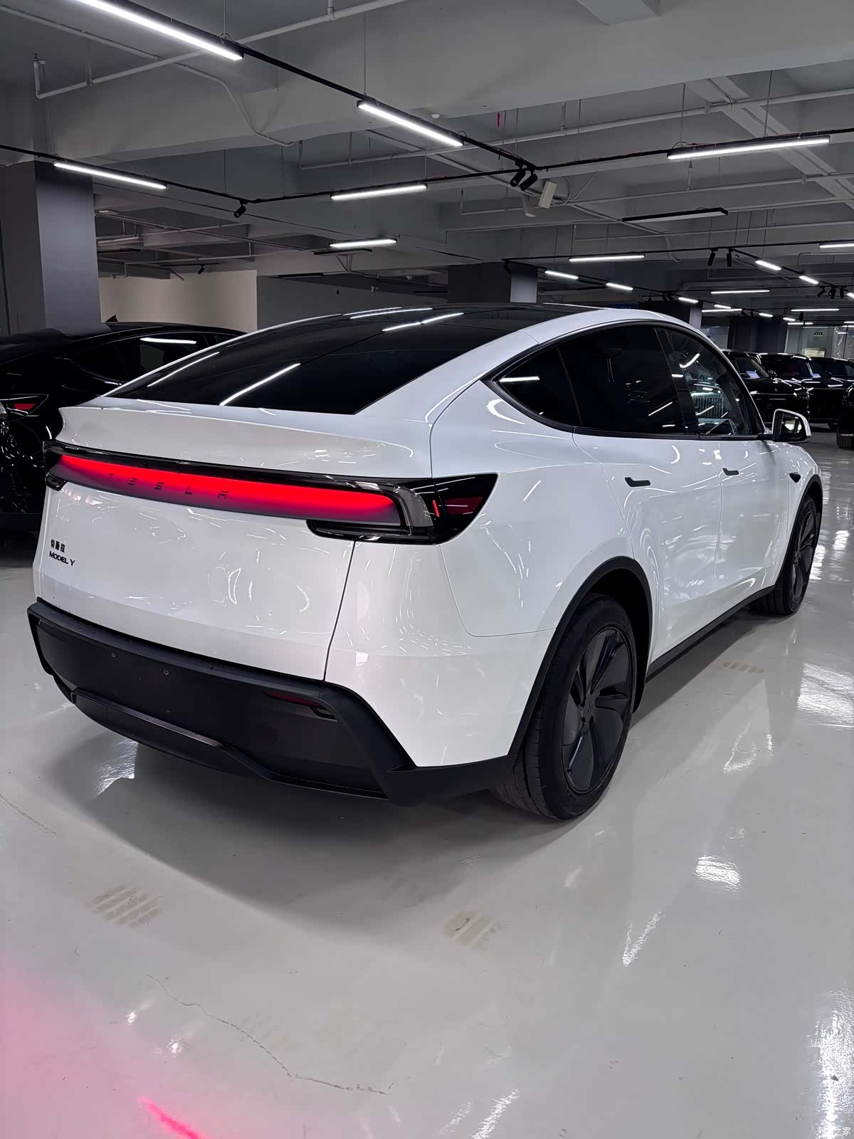 Tesla Model Y, 2026 9