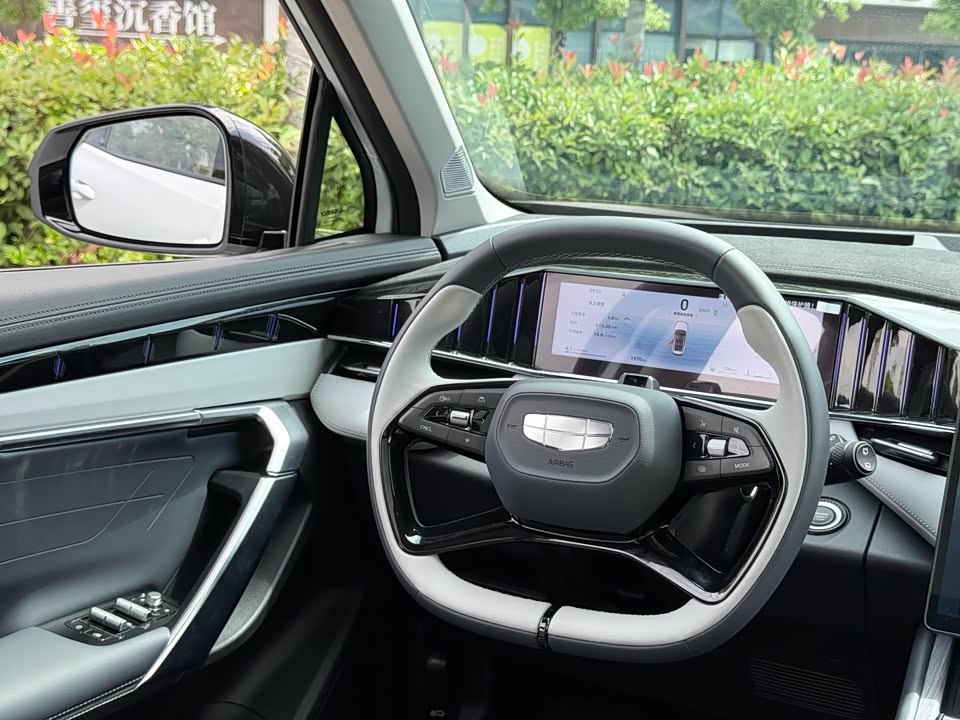 Geely Atlas L