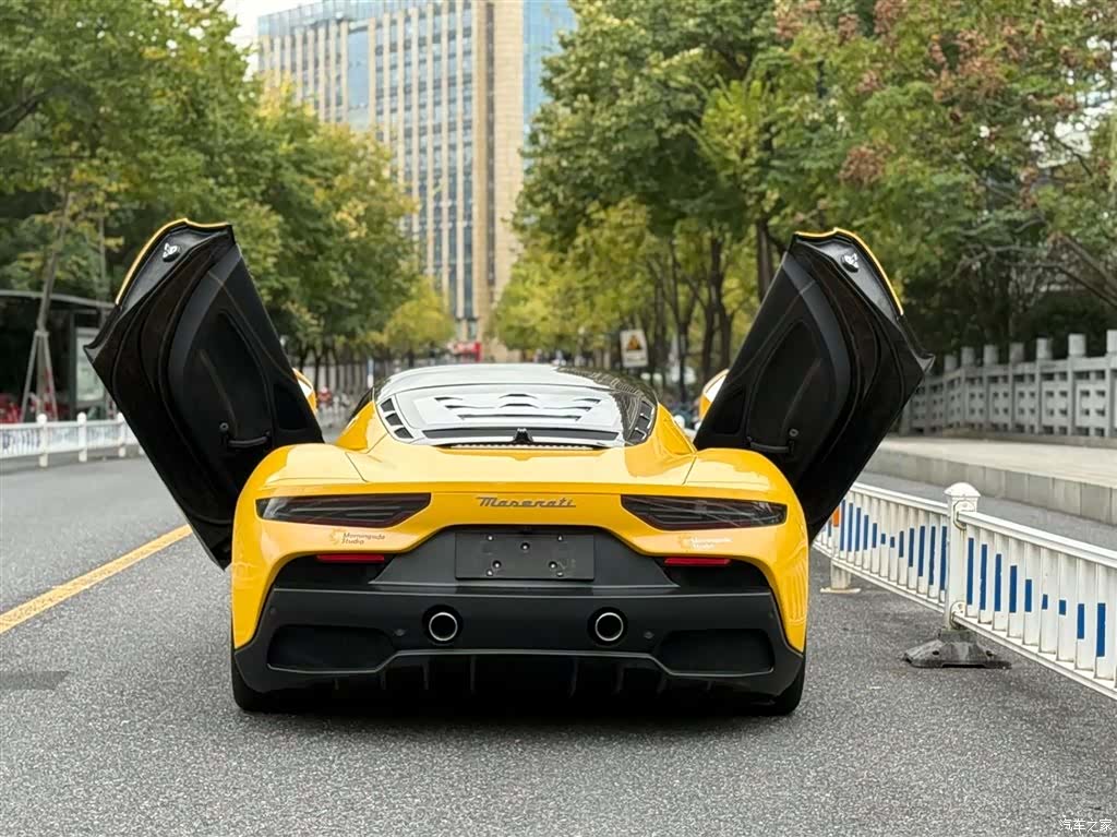 Maserati MC20, 2023 все фото