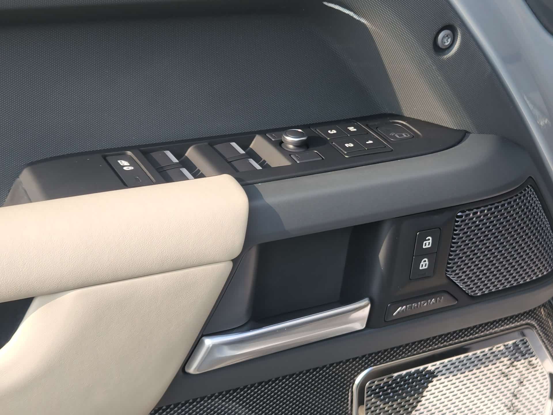 Land Rover Defender, 2021 15