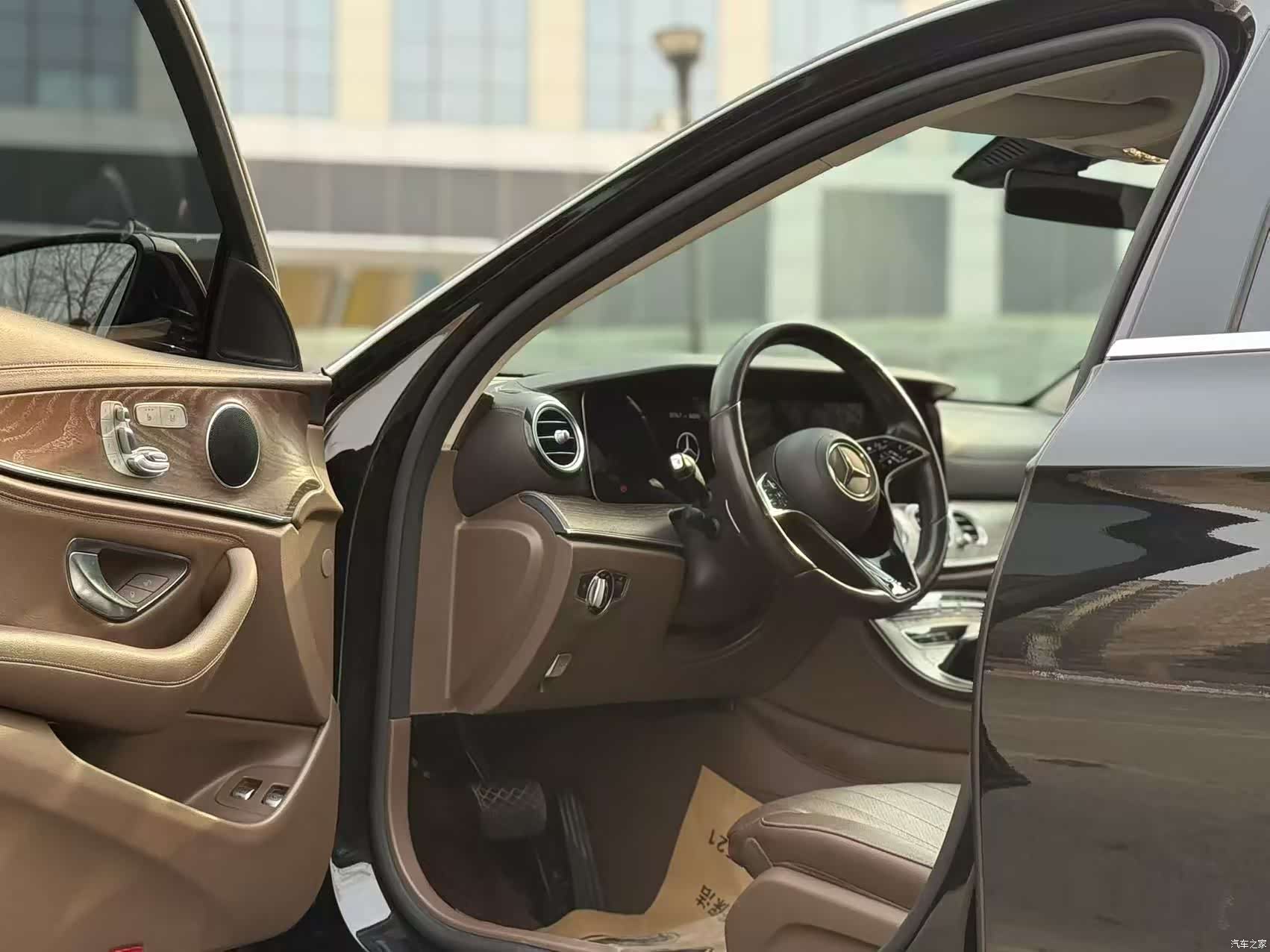 Mercedes-Benz E-Class, 2023 4
