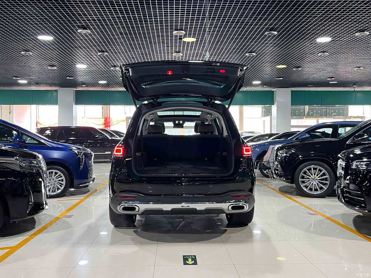 Mercedes-Benz GLS, 2023 18