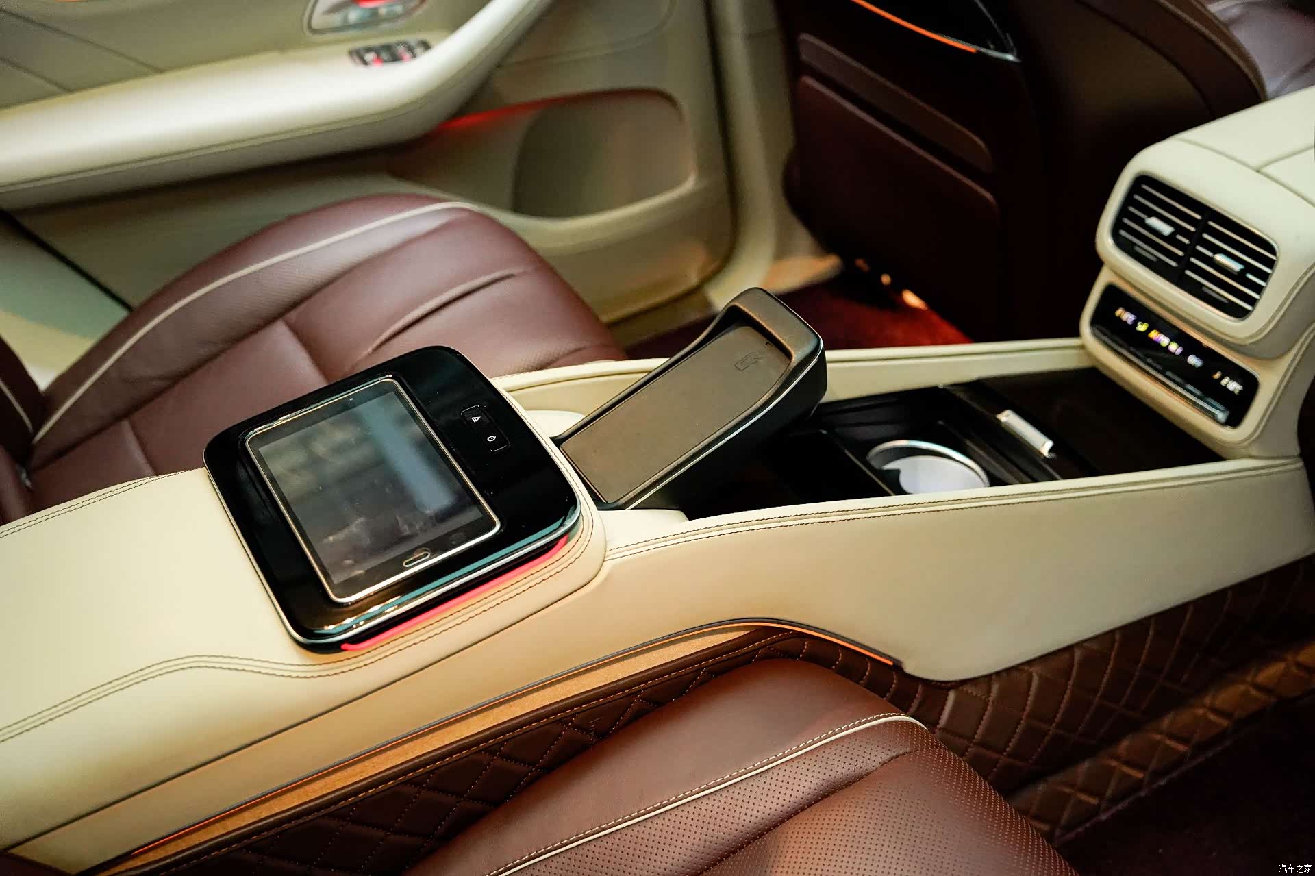 Maybach GLS, 2021 12