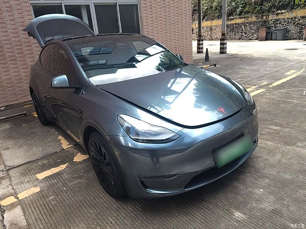Tesla Model Y, 2021 4
