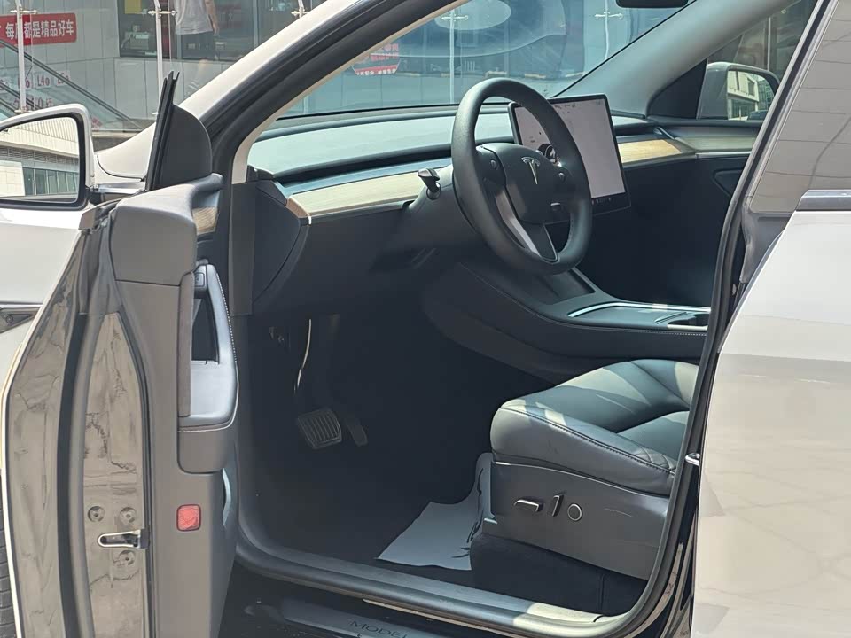 Tesla Model Y Tesla Model Y