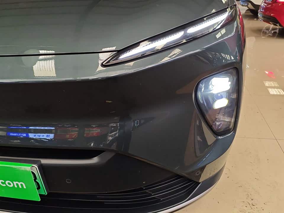 NIO ES8