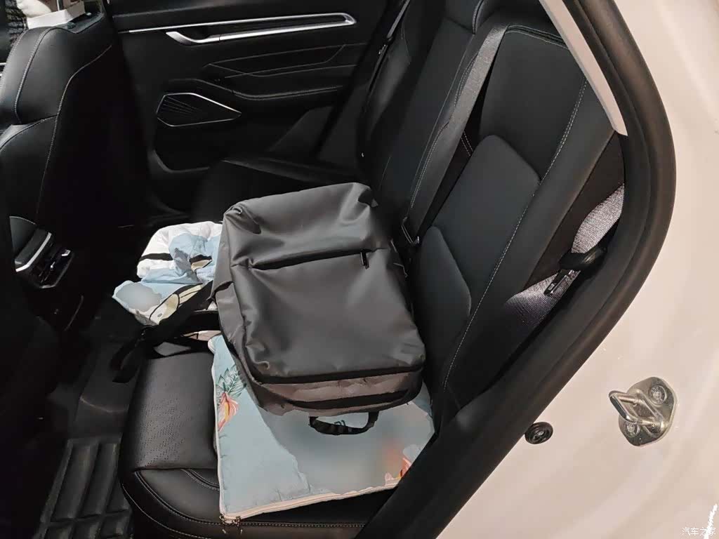 Geely Emgrand, 2022 14