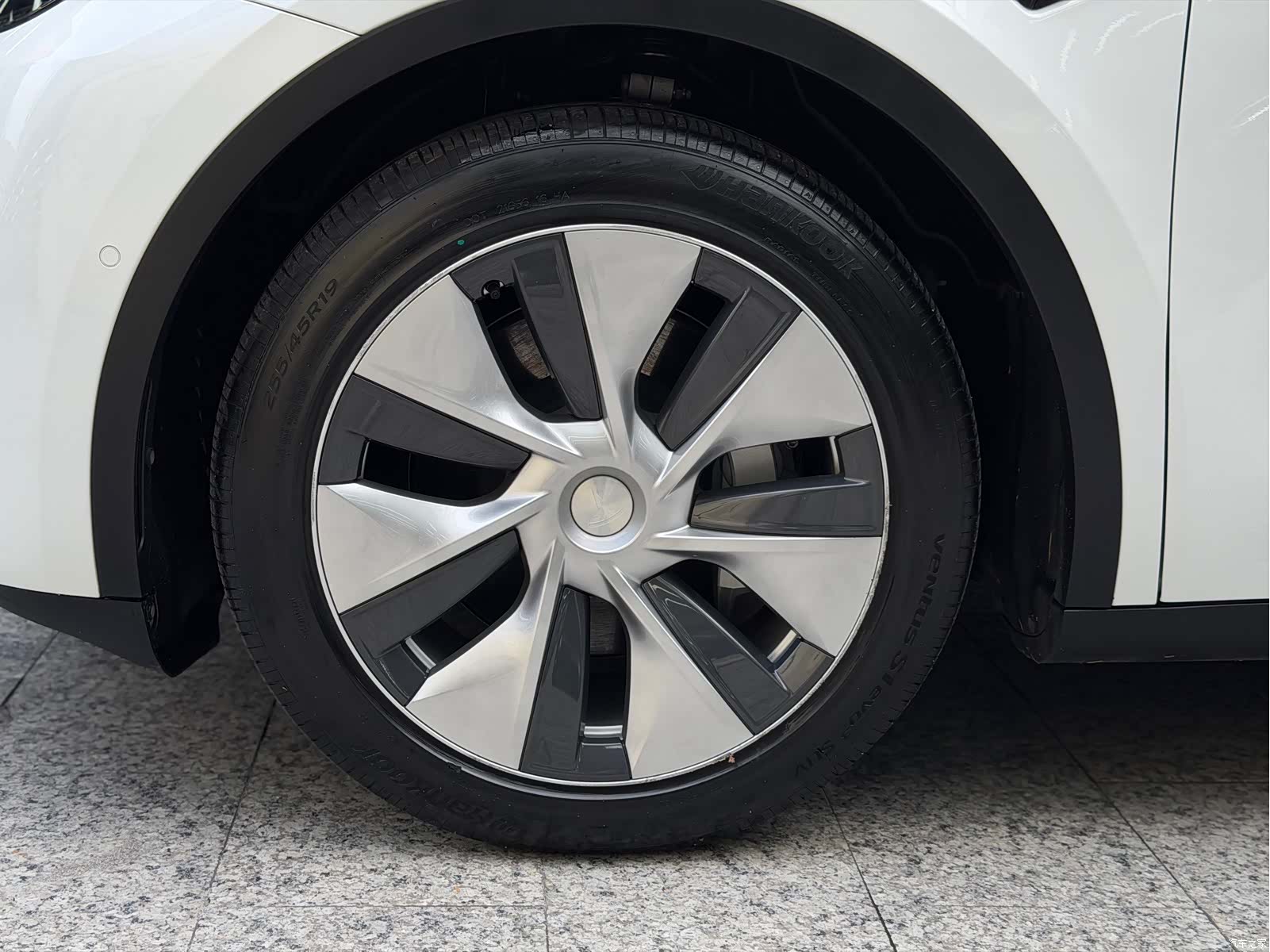 Tesla Model Y, 2021 17