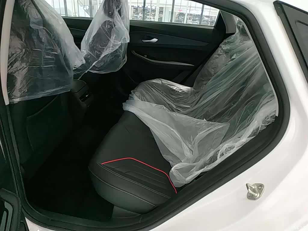Geely Binray, 2026 17